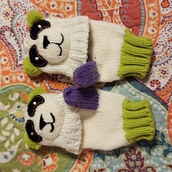 Claire's PANDA Mittens/Gloves - Picture 4 of 7